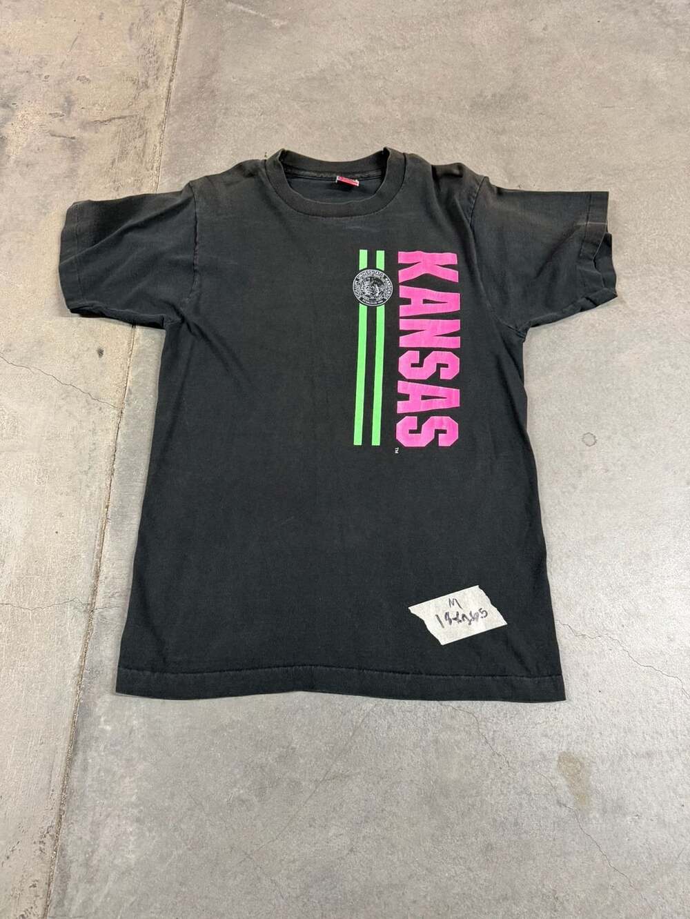 Vintage Fruit of the Loom Kansas Neon Graphic T-Shirt Black Medium